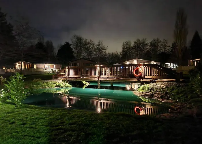 Enzo\'S Lodge With Hot Tub