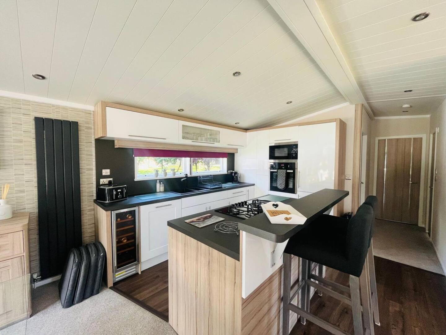 Enzo's With Hot Tub Holiday home York